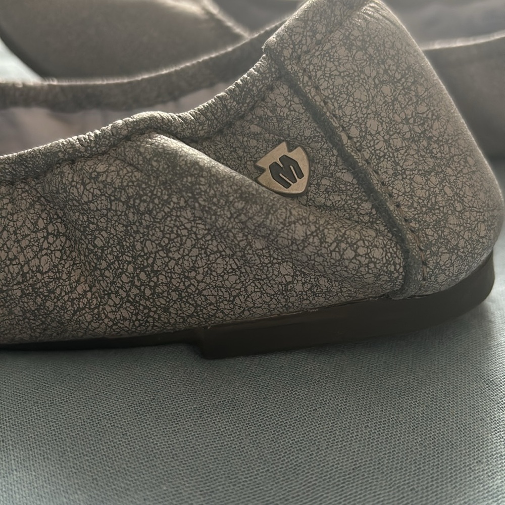 Size 5 MINNETONKA Gray shoes